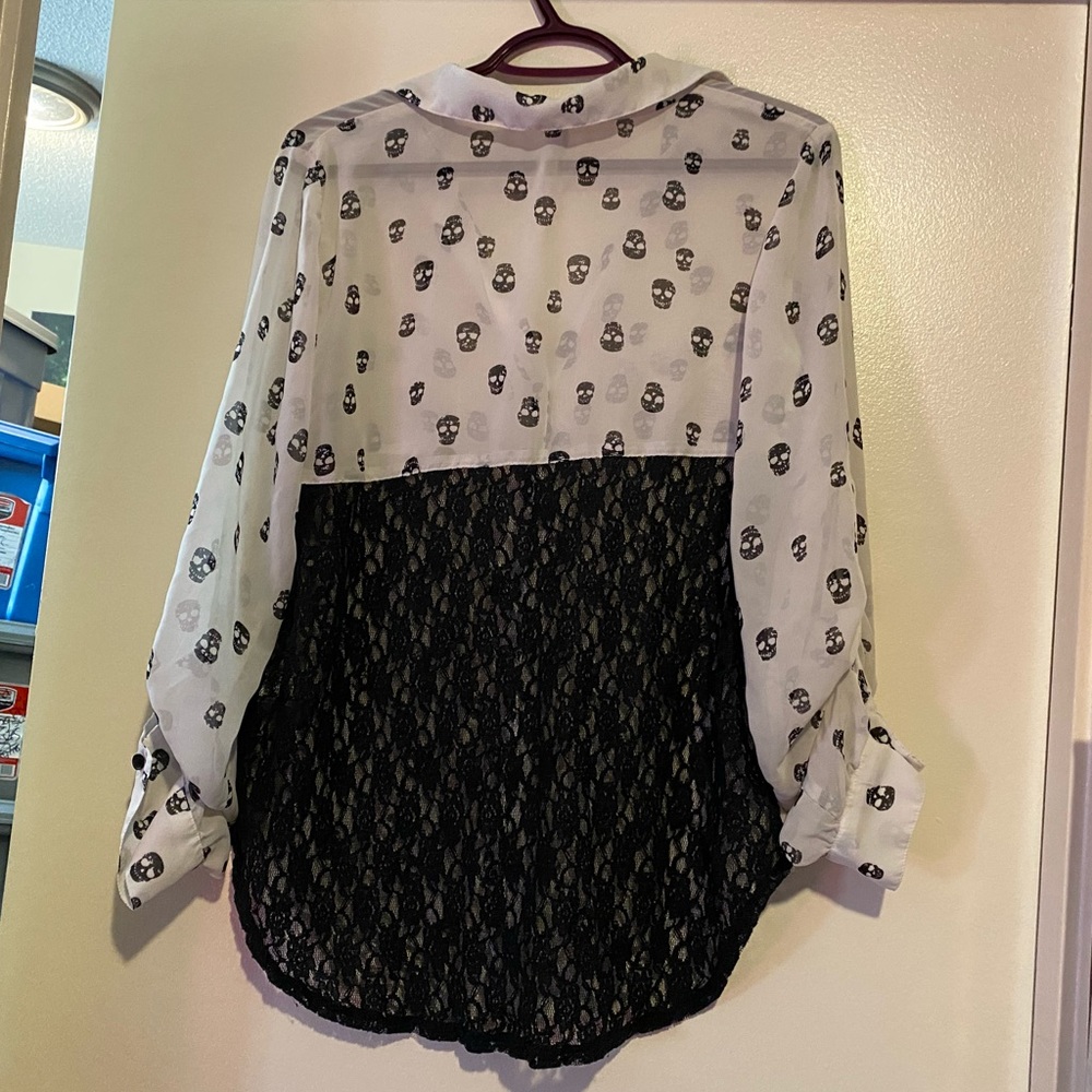 XHILARATION SKULL LACE BACK BLOUSE